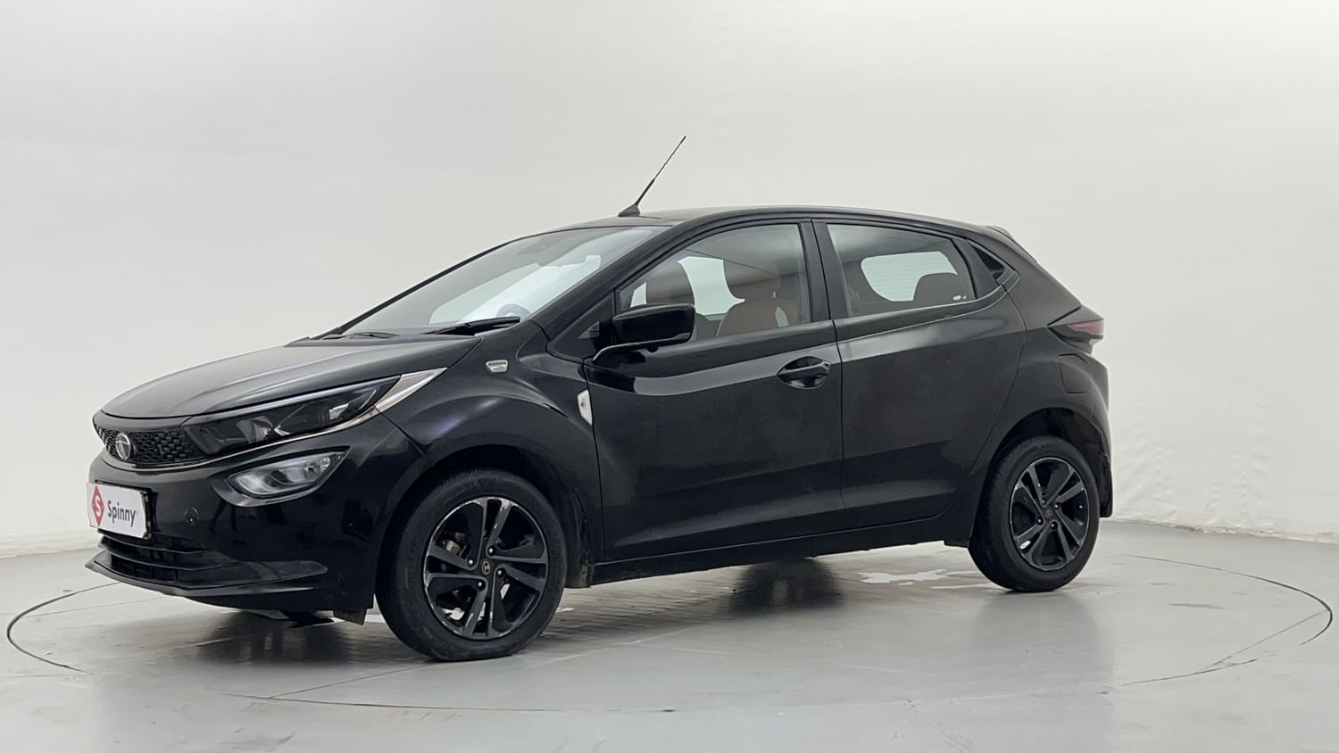 LEFT FRONT CORNER VIEW