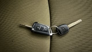 Used 2015 Honda Amaze 1.2 VX (O) Petrol Manual extra CAR KEY VIEW