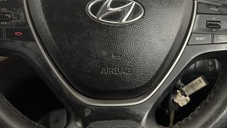 Used 2016 Hyundai Elite i20 [2014-2018] Sportz 1.2 Petrol Manual top_features Airbags