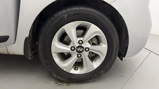 Used 2017 Hyundai Xcent [2017-2019] SX  Petrol+CNG (Outside Fitted) Petrol+cng Manual tyres RIGHT FRONT TYRE RIM VIEW