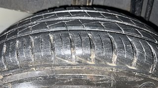 Used 2021 renault Kwid 1.0 RXT Opt Petrol Manual tyres RIGHT REAR TYRE TREAD VIEW