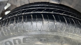 Used 2013 Hyundai Grand i10 [2013-2017] Sportz 1.2 Kappa VTVT Petrol Manual tyres RIGHT REAR TYRE TREAD VIEW