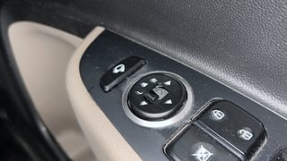 Used 2013 Hyundai Grand i10 [2013-2017] Sportz 1.2 Kappa VTVT Petrol Manual top_features Adjustable ORVM