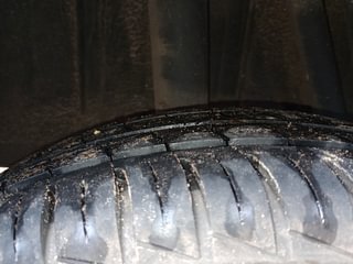 Used 2022 Renault Kwid Climber 1.0l SCE Petrol MT Petrol Manual tyres RIGHT REAR TYRE TREAD VIEW