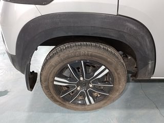 Used 2022 Renault Kwid Climber 1.0l SCE Petrol MT Petrol Manual tyres RIGHT REAR TYRE RIM VIEW
