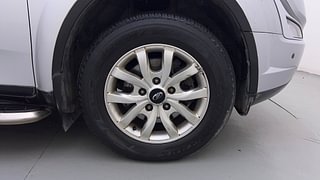 Used 2016 Mahindra XUV500 [2015-2018] W10 AWD AT Diesel Automatic tyres RIGHT FRONT TYRE RIM VIEW