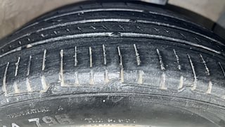 Used 2016 Hyundai Grand i10 Asta AT 1.2 Kappa VTVT Petrol Automatic tyres RIGHT FRONT TYRE TREAD VIEW