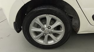 Used 2016 Hyundai Grand i10 Asta AT 1.2 Kappa VTVT Petrol Automatic tyres RIGHT REAR TYRE RIM VIEW