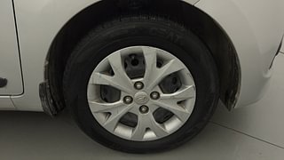 Used 2015 Hyundai Grand i10 [2013-2017] Magna 1.2 Kappa VTVT Petrol Manual tyres RIGHT FRONT TYRE RIM VIEW
