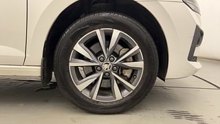 Used 2022 Skoda Slavia Style 1.5L TSI MT Petrol Manual tyres RIGHT FRONT TYRE RIM VIEW