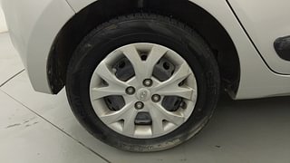 Used 2015 Hyundai Grand i10 [2013-2017] Magna 1.2 Kappa VTVT Petrol Manual tyres RIGHT REAR TYRE RIM VIEW