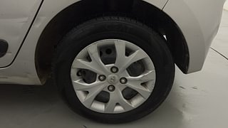 Used 2015 Hyundai Grand i10 [2013-2017] Magna 1.2 Kappa VTVT Petrol Manual tyres LEFT REAR TYRE RIM VIEW
