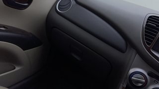 Used 2015 Hyundai i10 magna 1.1 Petrol Manual top_features Glove compartment