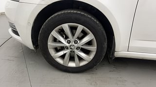 Used 2019 Skoda Octavia [2017-2019] 2.0 TDI AT L K Diesel Automatic tyres LEFT FRONT TYRE RIM VIEW