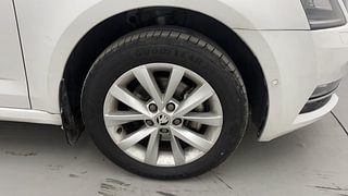 Used 2019 Skoda Octavia [2017-2019] 2.0 TDI AT L K Diesel Automatic tyres RIGHT FRONT TYRE RIM VIEW