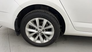 Used 2019 Skoda Octavia [2017-2019] 2.0 TDI AT L K Diesel Automatic tyres RIGHT REAR TYRE RIM VIEW