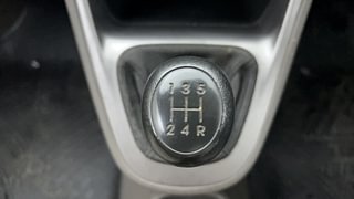 Used 2015 Hyundai i10 magna 1.1 Petrol Manual interior GEAR  KNOB VIEW