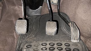 Used 2012 Maruti Suzuki Estilo [2009-2014] VXi Petrol Manual interior PEDALS VIEW