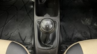 Used 2017 Hyundai Eon Era + SE Petrol Manual interior GEAR  KNOB VIEW