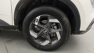 Used 2021 Hyundai Venue SX 1.5 (O) executive CRDI Diesel Manual tyres RIGHT FRONT TYRE RIM VIEW