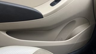 Used 2017 Hyundai Eon Era + SE Petrol Manual top_features Door pockets