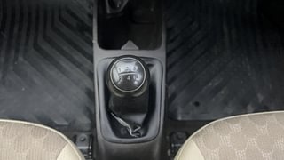 Used 2017 Hyundai Eon Era + SE Petrol Manual interior GEAR  KNOB VIEW