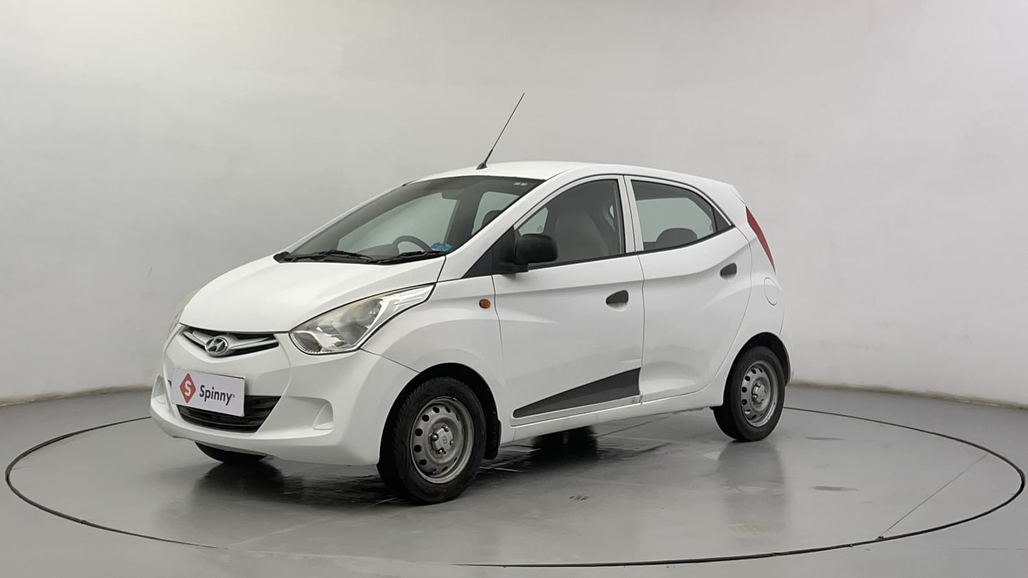 LEFT FRONT CORNER VIEW