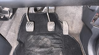 Used 2011 Maruti Suzuki Wagon R 1.0 [2010-2019] LXi Petrol Manual interior PEDALS VIEW