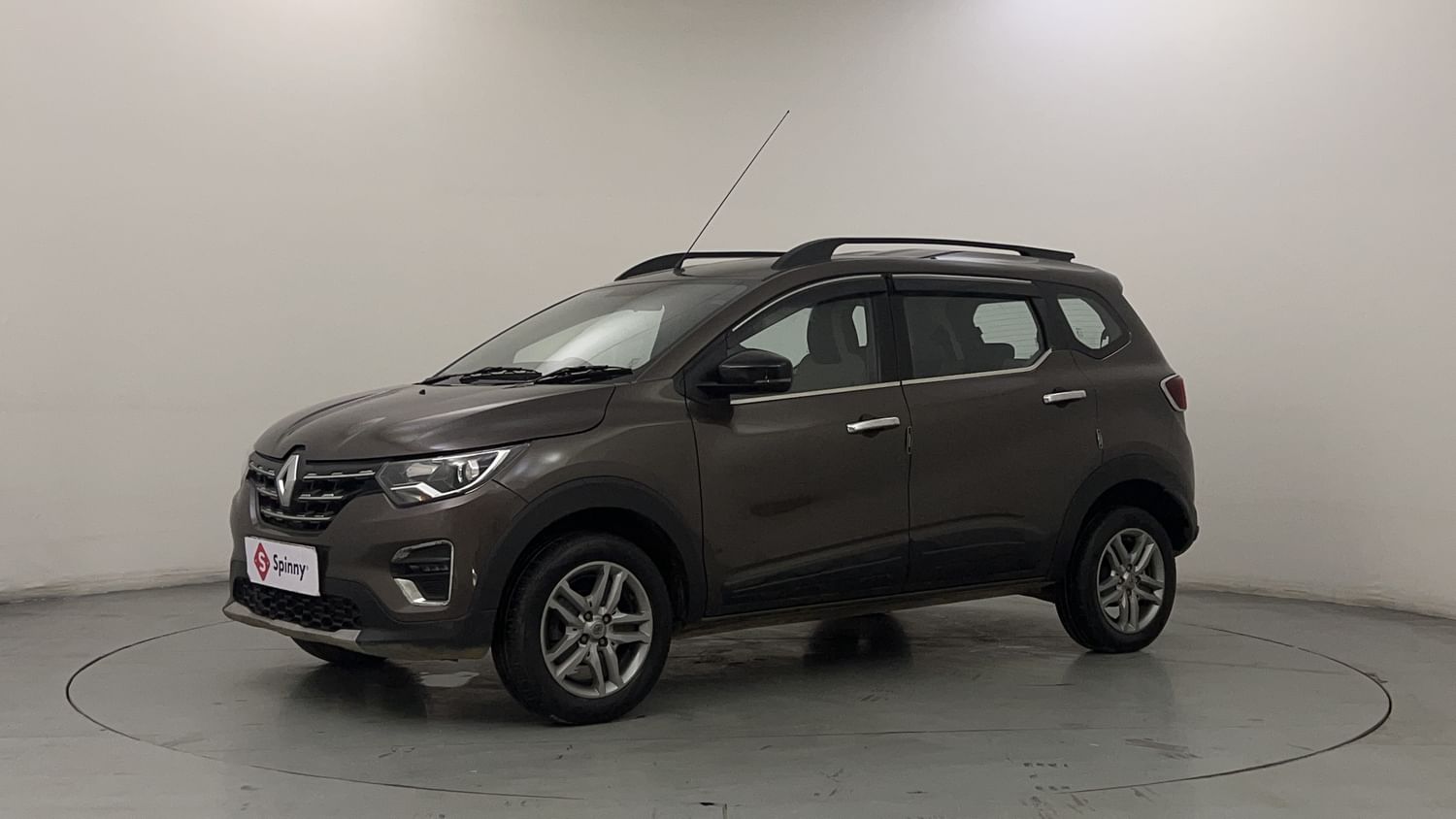 LEFT FRONT CORNER VIEW