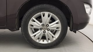 Used 2016 Toyota Innova Crysta [2016-2020] 2.8 ZX AT 7 STR Diesel Automatic tyres RIGHT FRONT TYRE RIM VIEW