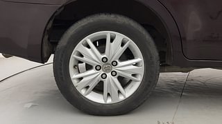 Used 2016 Toyota Innova Crysta [2016-2020] 2.8 ZX AT 7 STR Diesel Automatic tyres RIGHT REAR TYRE RIM VIEW