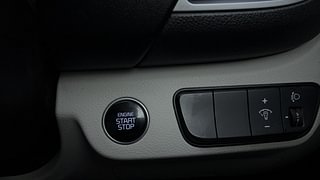 Used 2020 Kia Seltos HTX G Petrol Manual top_features Keyless start
