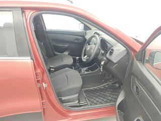 Used 2017 Renault Kwid [2015-2019] RXT Petrol Manual interior RIGHT SIDE FRONT DOOR CABIN VIEW