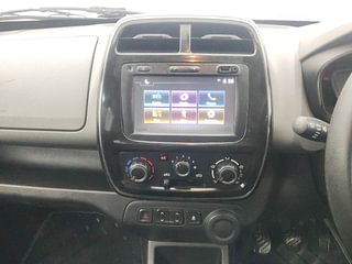 Used 2017 Renault Kwid [2015-2019] RXT Petrol Manual interior MUSIC SYSTEM & AC CONTROL VIEW