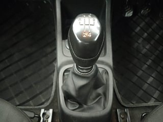 Used 2017 Renault Kwid [2015-2019] RXT Petrol Manual interior GEAR  KNOB VIEW