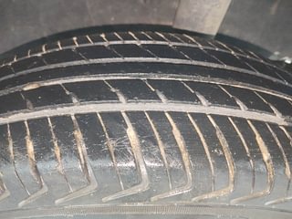 Used 2017 Renault Kwid [2015-2019] RXT Petrol Manual tyres LEFT REAR TYRE TREAD VIEW