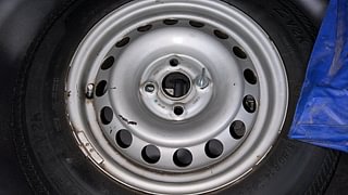 Used 2015 Maruti Suzuki Swift [2011-2017] LDi Diesel Manual tyres SPARE TYRE VIEW