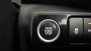 Used 2022 Kia Sonet GTX Plus 1.5 AT Diesel Automatic top_features Keyless start