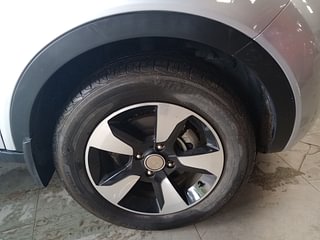 Used 2019 Tata Nexon [2017-2020] XZA Plus AMT Petrol Petrol Automatic tyres RIGHT FRONT TYRE RIM VIEW