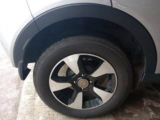 Used 2019 Tata Nexon [2017-2020] XZA Plus AMT Petrol Petrol Automatic tyres RIGHT REAR TYRE RIM VIEW
