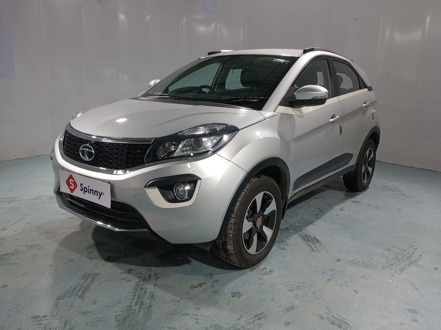 LEFT FRONT CORNER VIEW