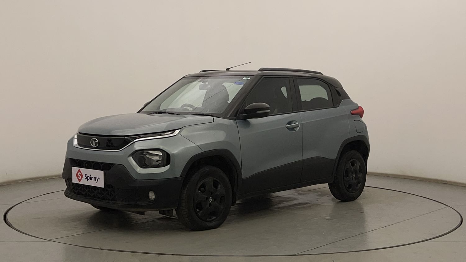 LEFT FRONT CORNER VIEW