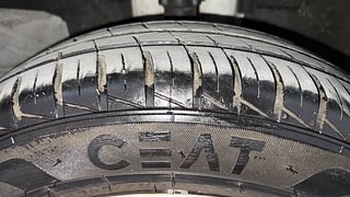 Used 2022 Renault Kwid 1.0 RXT SCE Petrol Manual tyres RIGHT FRONT TYRE TREAD VIEW