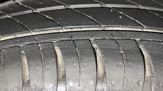 Used 2023 renault Kwid 1.0 RXT Opt Petrol Manual tyres RIGHT REAR TYRE TREAD VIEW