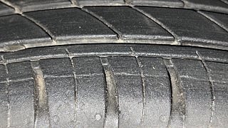 Used 2023 renault Kwid 1.0 RXT Opt Petrol Manual tyres LEFT FRONT TYRE TREAD VIEW