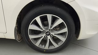 Used 2014 Hyundai Verna [2011-2015] Fluidic 1.6 VTVT SX Petrol Manual tyres RIGHT FRONT TYRE RIM VIEW