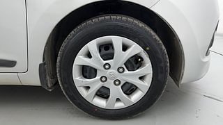 Used 2015 Hyundai Grand i10 Sportz 1.2 Kappa VTVT Petrol Manual tyres RIGHT FRONT TYRE RIM VIEW