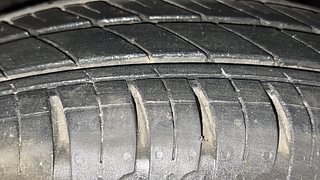 Used 2023 renault Kwid 1.0 RXT Opt Petrol Manual tyres RIGHT FRONT TYRE TREAD VIEW