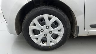 Used 2015 Hyundai Grand i10 Sportz 1.2 Kappa VTVT Petrol Manual tyres LEFT FRONT TYRE RIM VIEW
