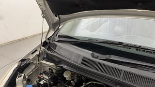 Used 2013 Maruti Suzuki Ritz [2012-2017] Zxi Petrol Manual engine ENGINE RIGHT SIDE HINGE & APRON VIEW